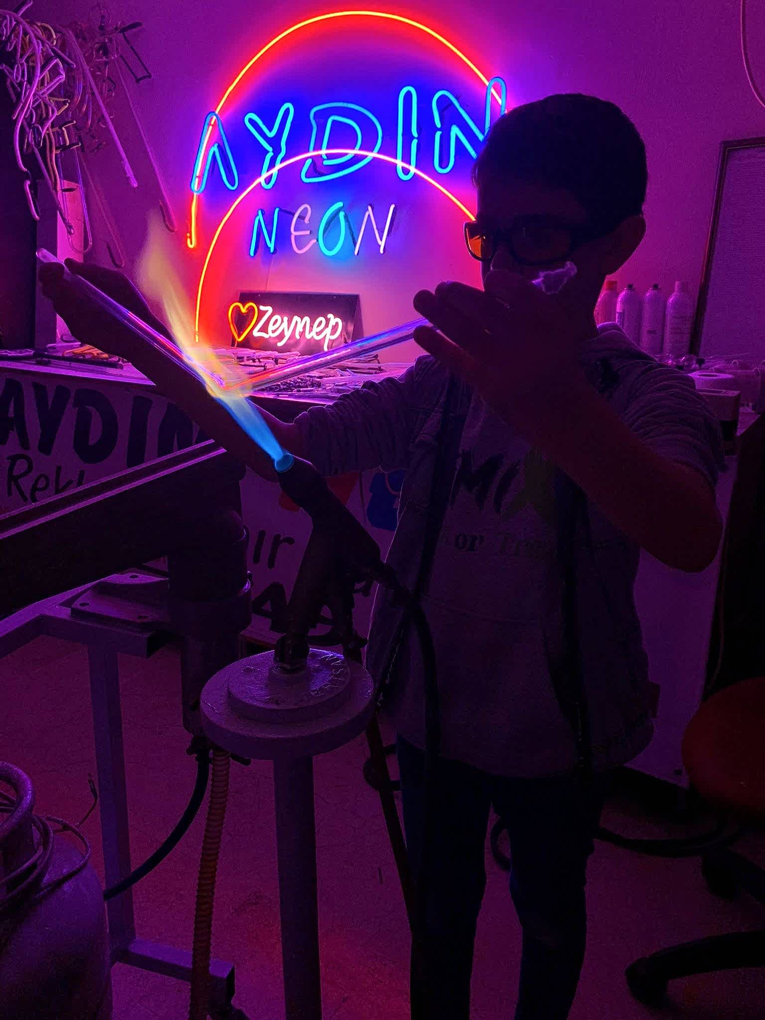 Neon Tamiri