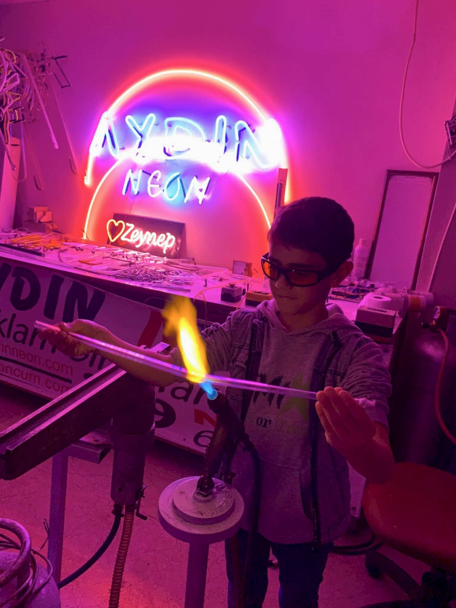 Neon Tamiri