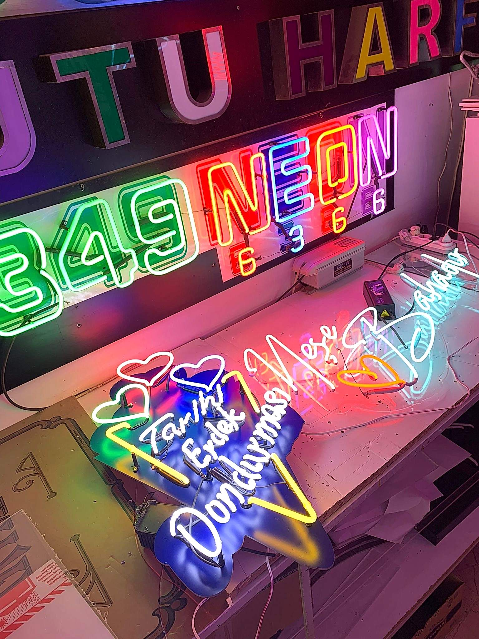 Neon Tamiri