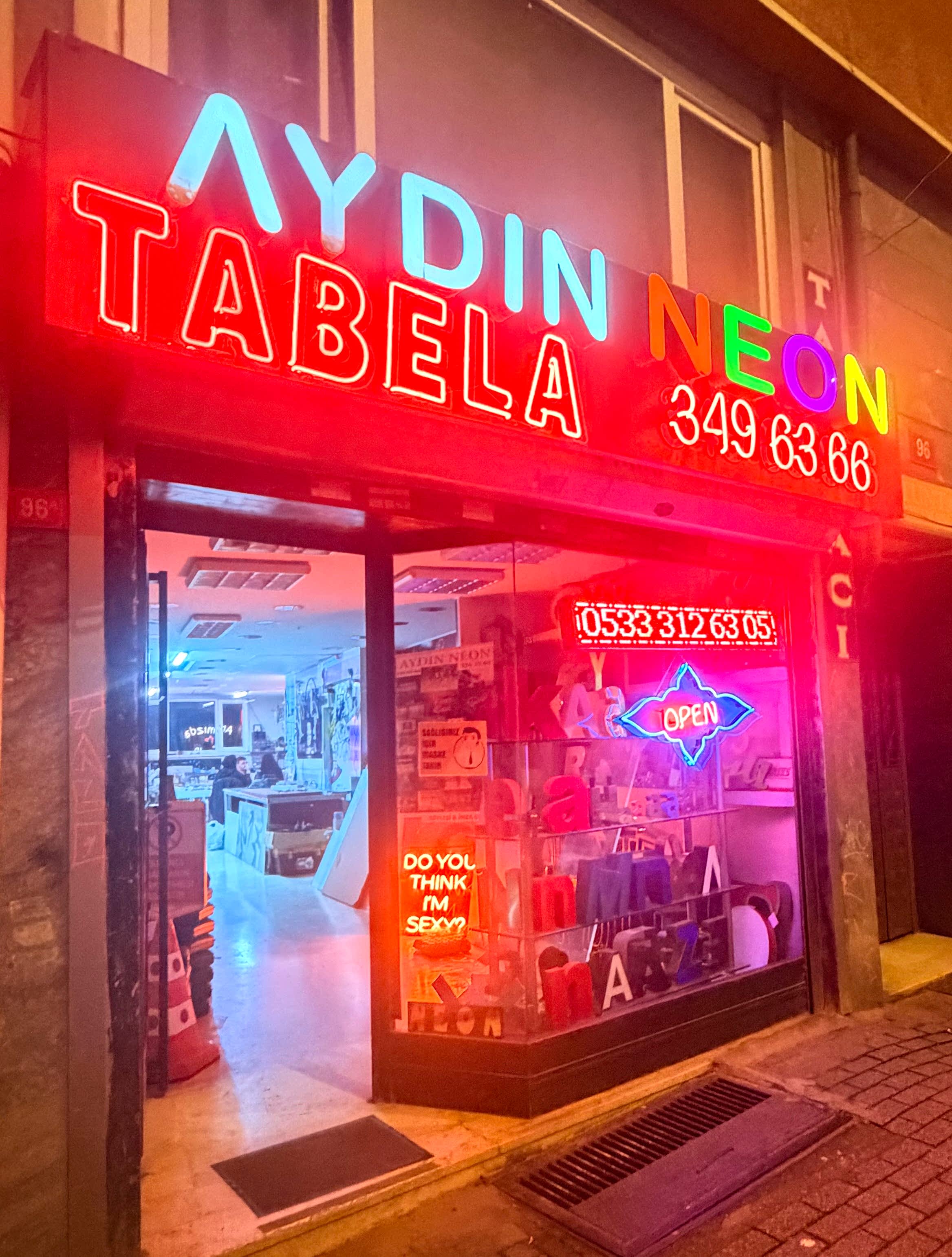 Neon Montaj